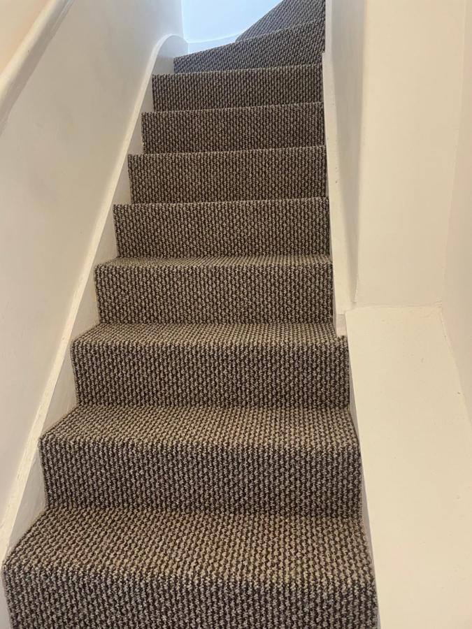 4 Bedroom House With Garden, Parking & 3 Mins Walking Distance From Train Station Londres Exterior foto