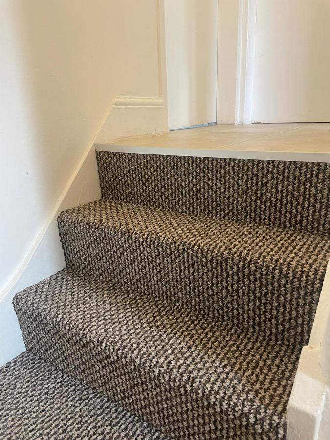 4 Bedroom House With Garden, Parking & 3 Mins Walking Distance From Train Station Londres Exterior foto